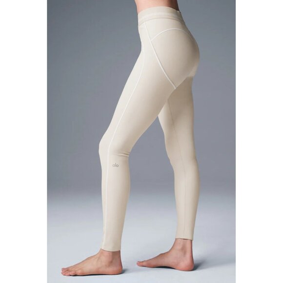 ALO Yoga Airbrush High-Waist Heart Throb Legging in Oat Milk/White - Picture 3 of 4